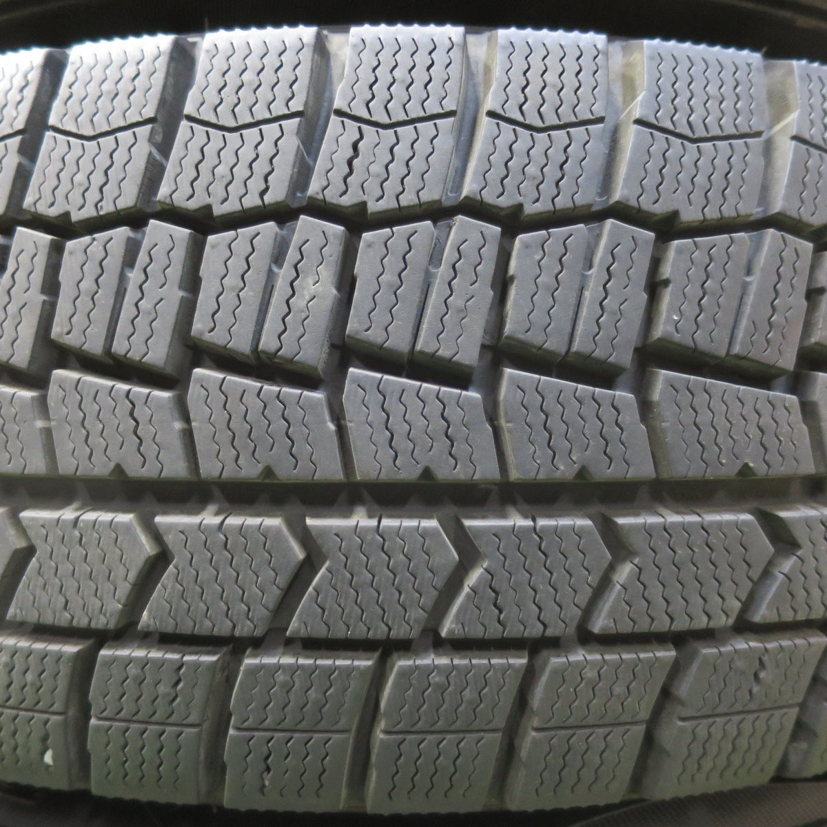バリ溝！24年！9.5分★スタッドレス 205/60R16 ダンロップ ウインターマックス WM02 T.R.G. TRG 16インチ PCD114.3/5H★5110705イス