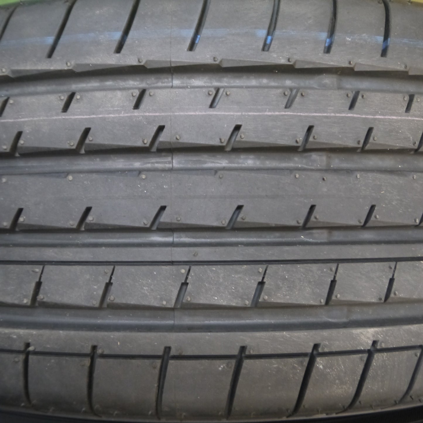 *送料無料* 新車外し！23年★235/60R18 ヨコハマ BluEarth-XT AE61 タイヤ 18インチ レクサス NX RX ムラーノ CR-V 等★4040509Hノタ