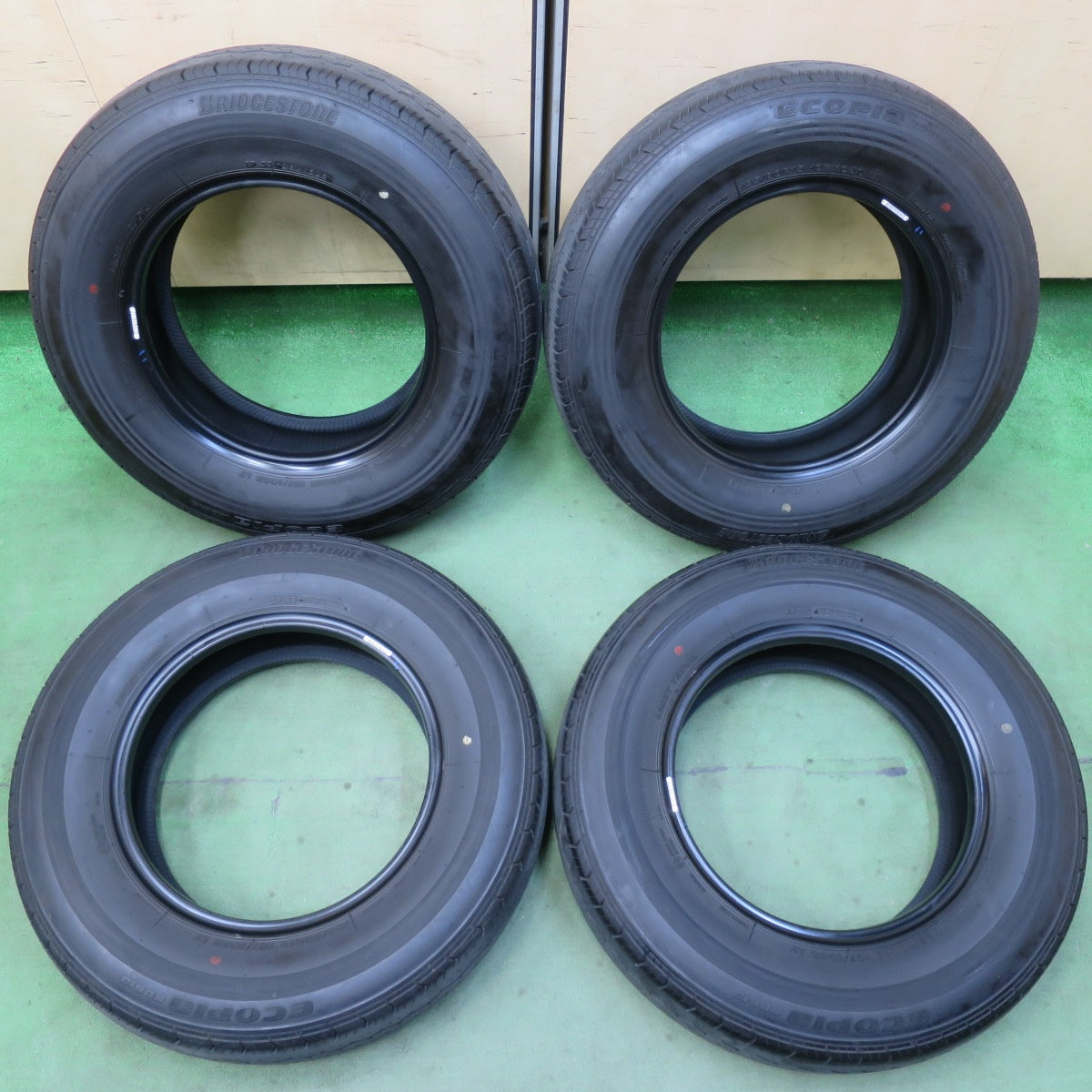 バリ溝！25年！9分★195/80R15 107/105S ブリヂストン エコピア RD613 タイヤ 15インチ ハイエース キャラバン 等★5121001イノタ