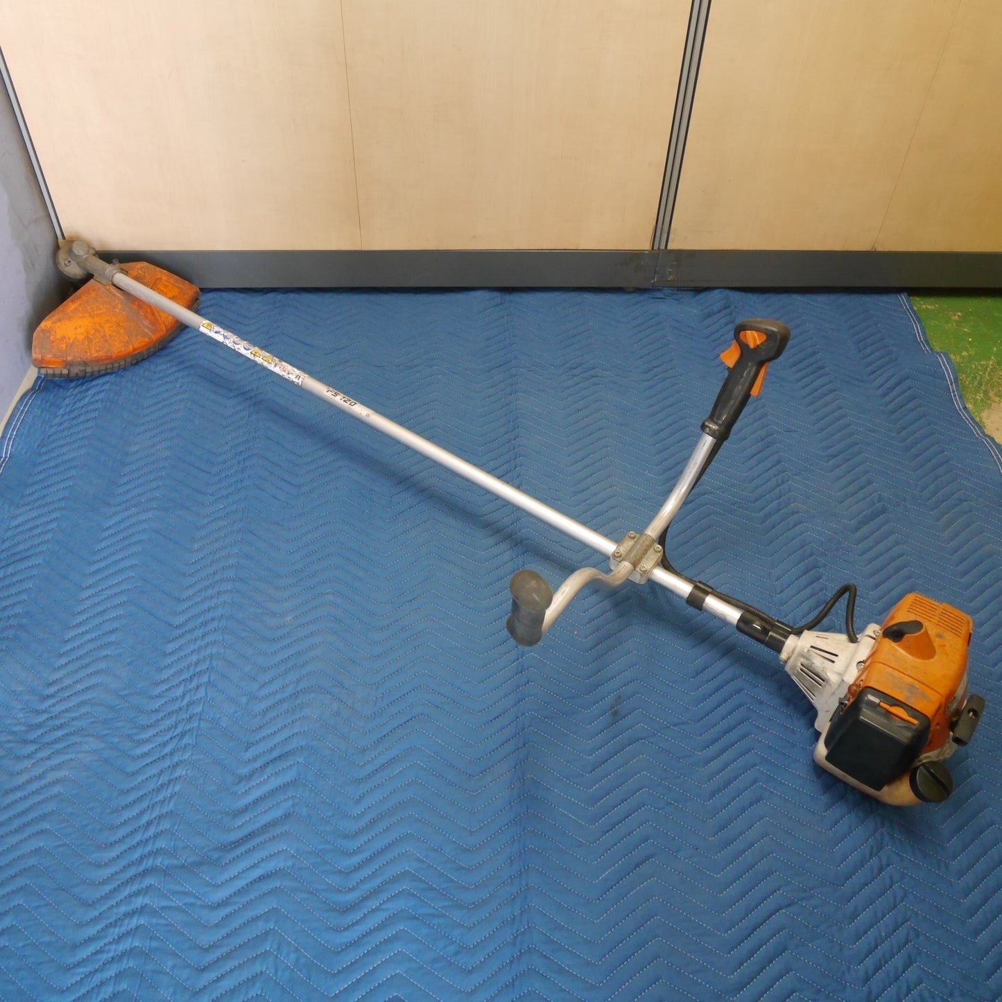 【岐阜発 直接引取限定】☆STIHL スチール エンジン 刈払機 FS120 刈り払い機 草刈機 草刈り機 114dB☆