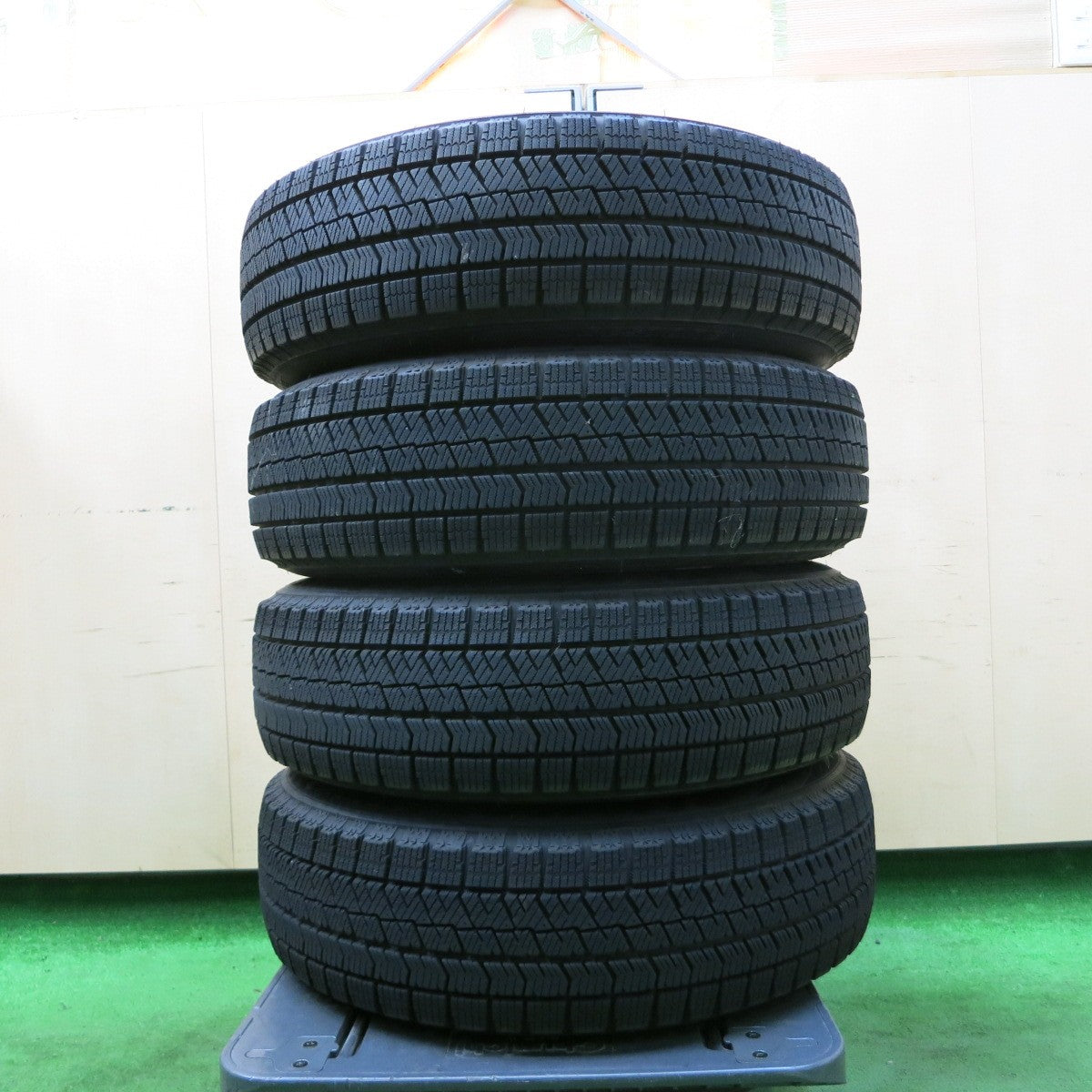 *送料無料* バリ溝！9.5分★スタッドレス 165/70R14 ブリヂストン ブリザック VRX2 SG-E 14インチ PCD100/4H★4061104ナス