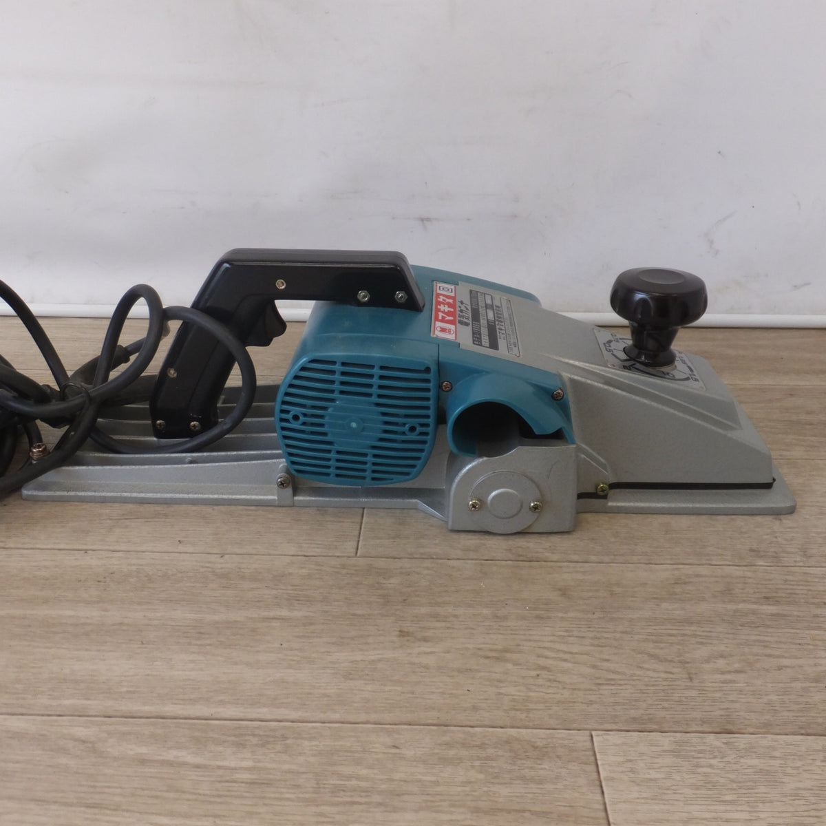 キレイ★マキタ makita 電気カンナ 1806B　有効切削幅 170mm　100V 12.5A 50-60Hz 1200W 15000/min.★