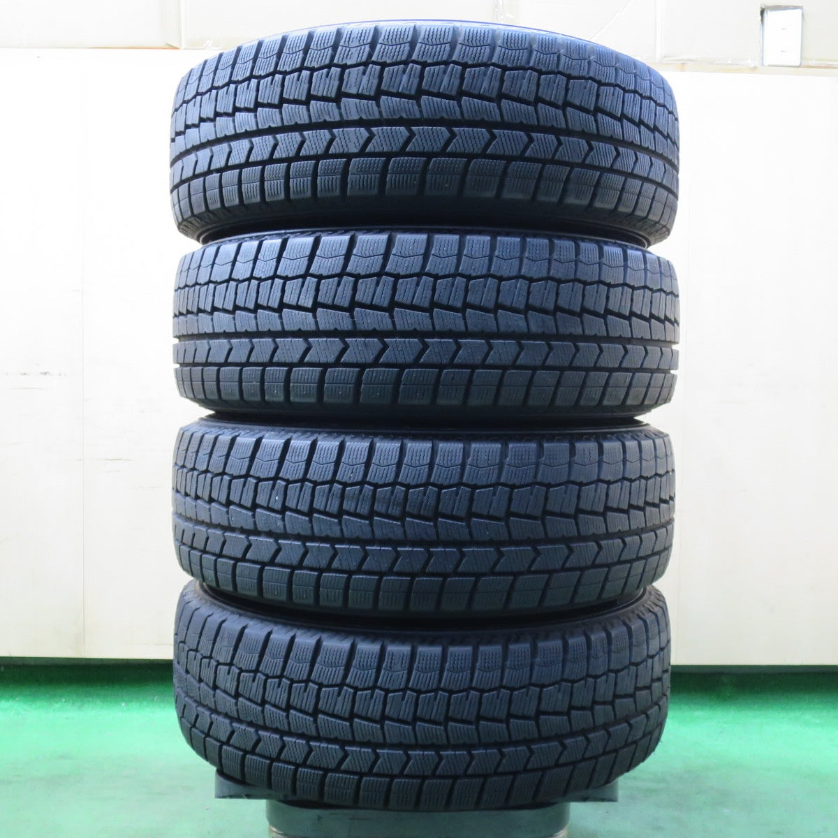 [送料無料] バリ溝！23年！キレイ！ほぼ10分★スタッドレス 195/65R15 ダンロップ ウインターマックス WM02 BALMINUM バルミナ 15インチ PCD114.3/5H★5022604イス