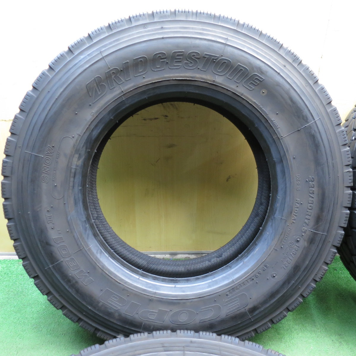 *送料無料* バリ溝！22年！9.5分★トラック タイヤ 225/80R17.5 123/122L ブリヂストン エコピア M801Ⅱ ミックス 17.5インチ★4033002KKスタ