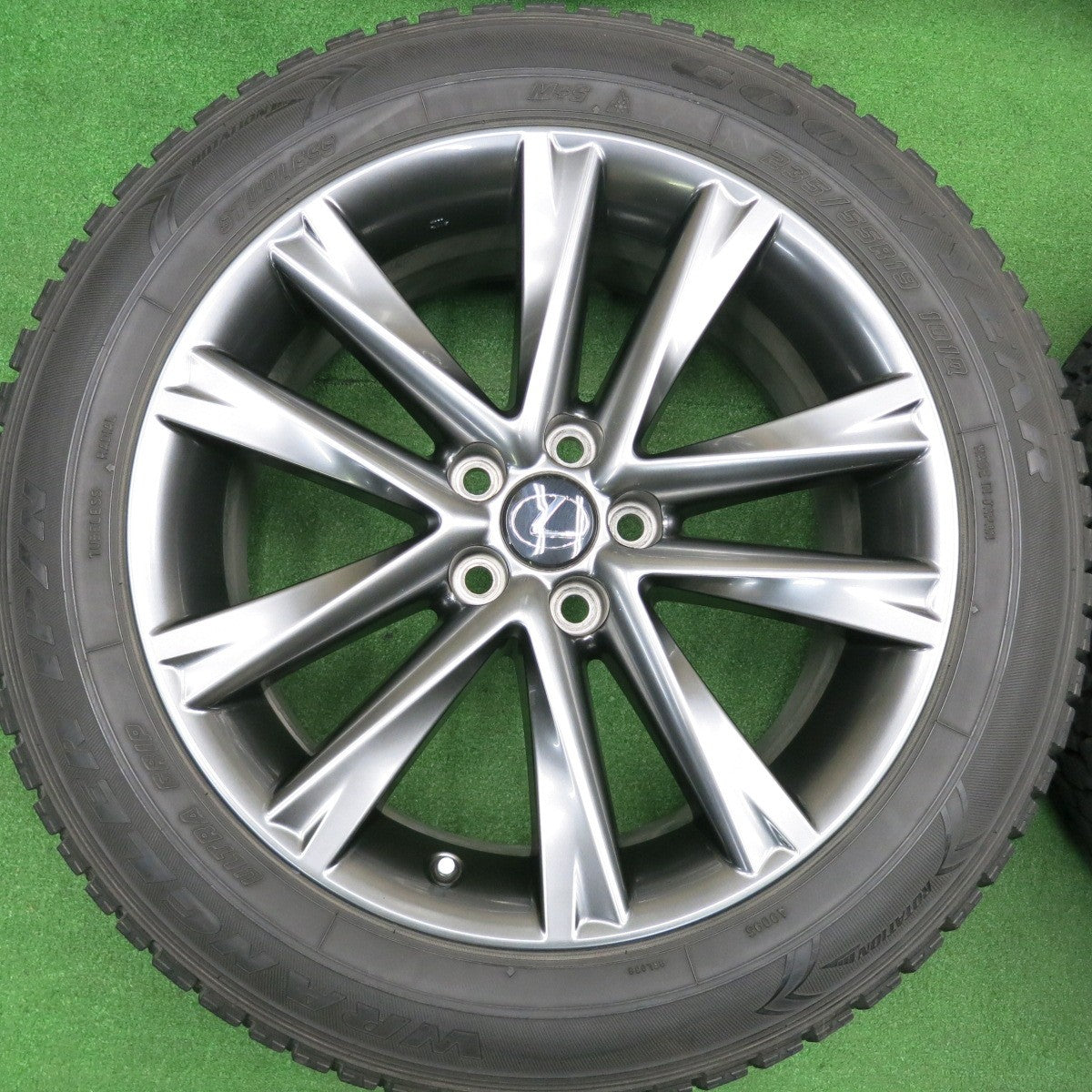 [送料無料] バリ溝！キレイ！9分★レクサス 10系 RX Fスポーツ 純正 235/55R19 スタッドレス グッドイヤー WRANGLER IP/N 19インチ PCD114.3/5H★4112905HAス