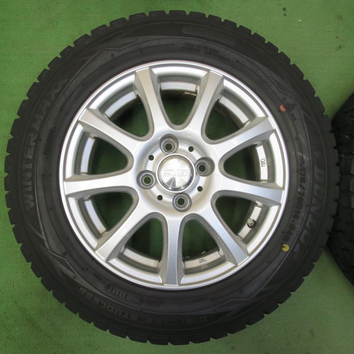 バリ溝！9分★スタッドレス 175/70R14 ダンロップ ウインターマックス WM01 DUFACT デュファクト 14インチ PCD100/4H★5062901イス