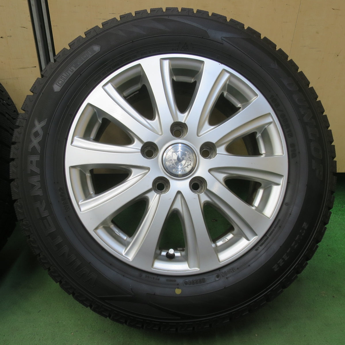 バリ溝！24年！9.5分★スタッドレス 195/65R15 ダンロップ ウインターマックス WM02 STYTZ 社外 アルミ 15インチ PCD114.3/5H★6060903イス