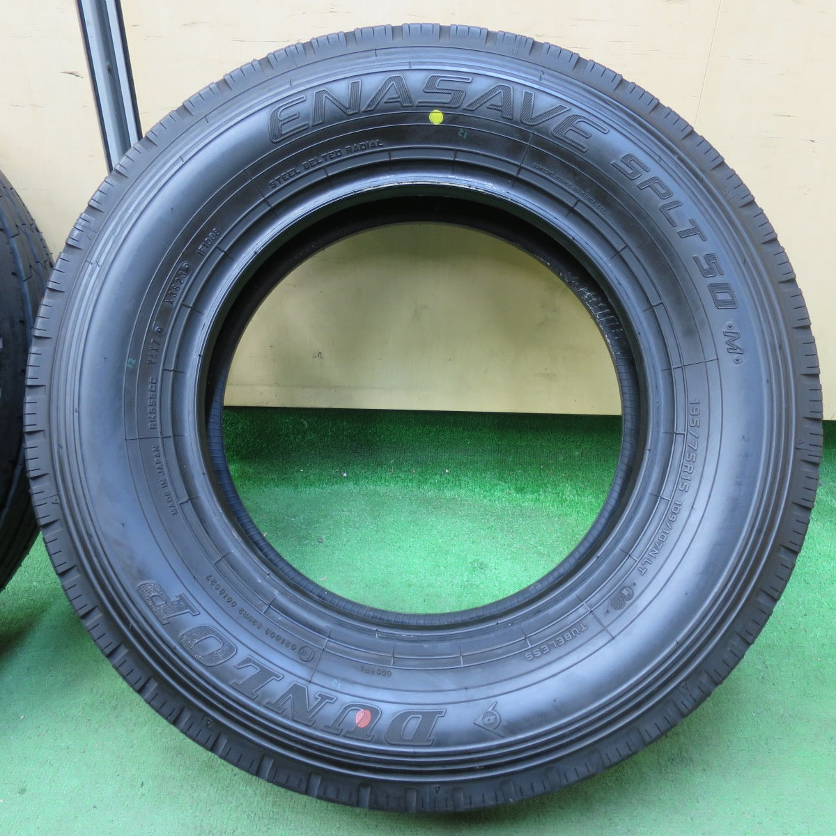 [送料無料] ほぼ未使用！23年★トラック タイヤ 195/75R15 109/107N ダンロップ エナセーブ SPLT50 M 15インチ★5011005イノタ