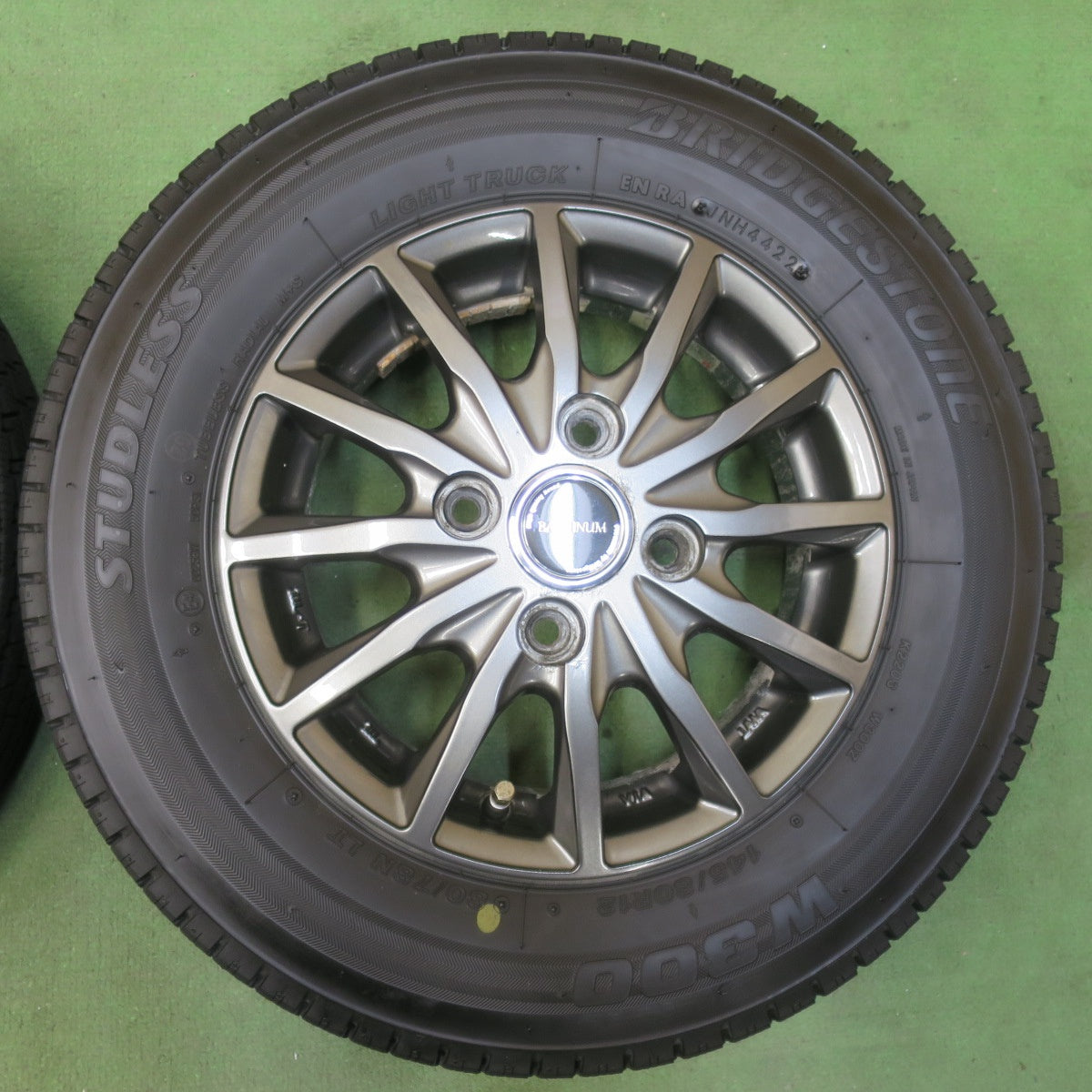 キレイ！22年★スタッドレス 145/80R12 80/78N ブリヂストン W300 BALMINUM バルミナ 12インチ PCD100/4H★5111403イス