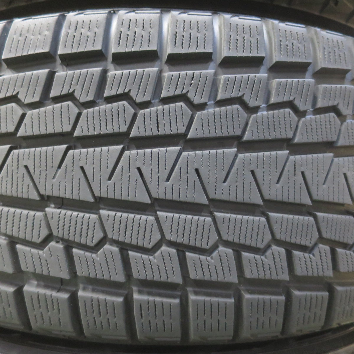 バリ溝！23年！キレイ！9.5分◎ジープ 等 LEHRMEISTER GEAR 265/60R18 スタッドレス ヨコハマ アイスガード G075 レアマイスター ギア 18インチ PCD127/5H◎6080601イス