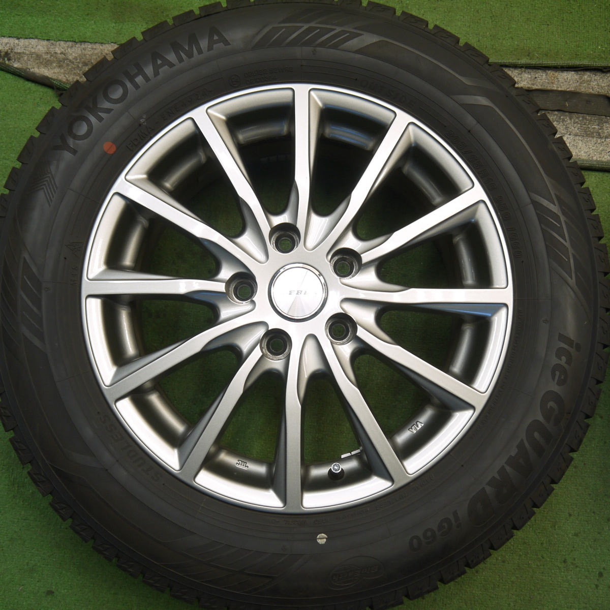 バリ溝！24年！キレイ！9分◎スタッドレス 205/65R16 ヨコハマ アイスガード iG60 LEBEN レーベン 16インチ PCD114.3/5H◎6090703Hス
