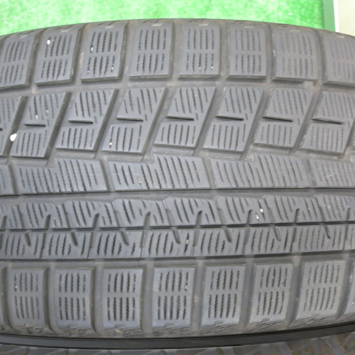 [送料無料] バリ溝！9.5分★レガシィ等 225/45R18 スタッドレス ヨコハマ アイスガード iG60 ECO FORME エコフォルム 18インチ PCD100/5H★4111504NJス