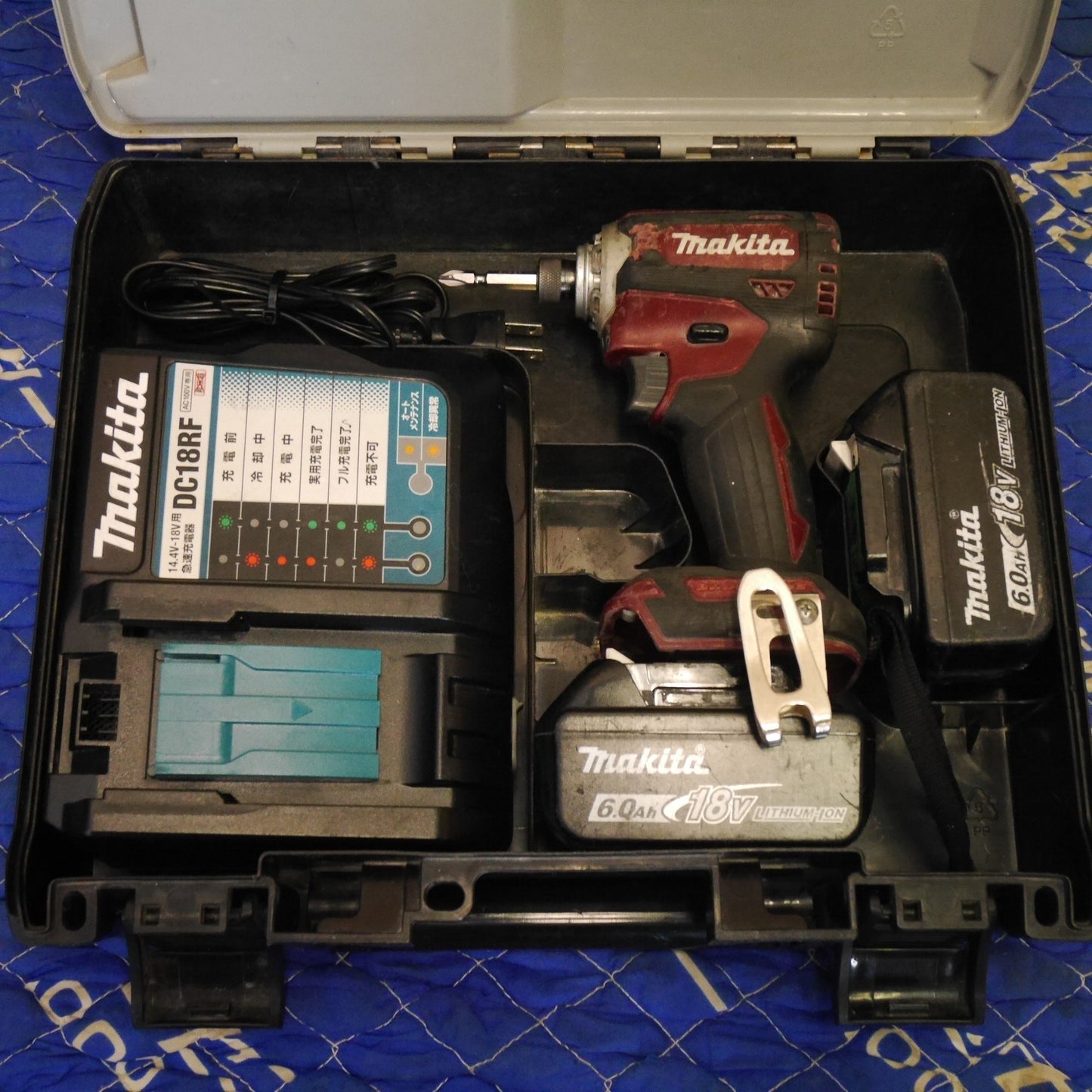 [送料無料] バッテリー2個☆マキタ 充電式インパクトドライバ TD171DGXAR 18V BL1860B 6.0Ah 急速 充電器 DC18RF オーセンティック レッド 電動 工具 makita☆