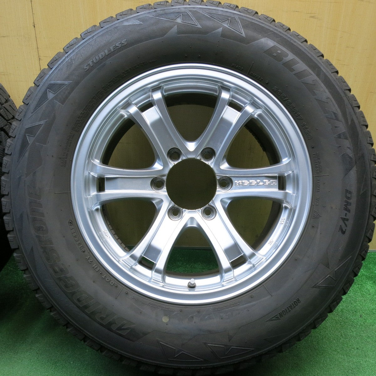 バリ溝！8.5分★KEELER FORCE 265/65R17 スタッドレス ブリヂストン ブリザック DM-V2 キーラー フォース 17インチ PCD139.7/6H★6050208HAス