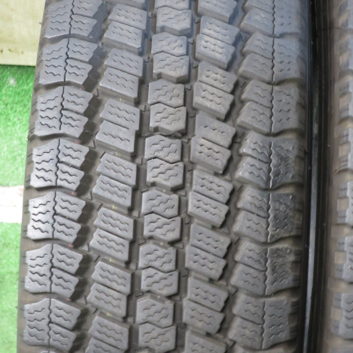 バリ溝！8.5分★トラック タイヤ 225/70R16 117/115N スタッドレス トーヨー デルベックス M934 16インチ★4041903クスタ
