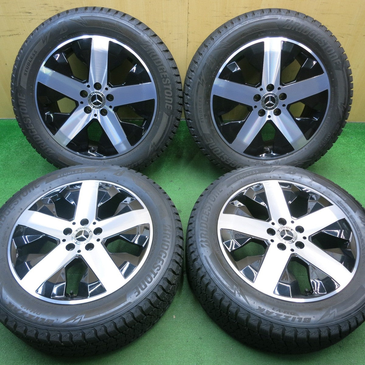 バリ溝！23年！キレイ！9.5分以上★ベンツ GLBクラス X247 純正 235/55R18 スタッドレス ブリヂストン ブリザック DM-V3 18インチ PCD112/5H★5050901NJス