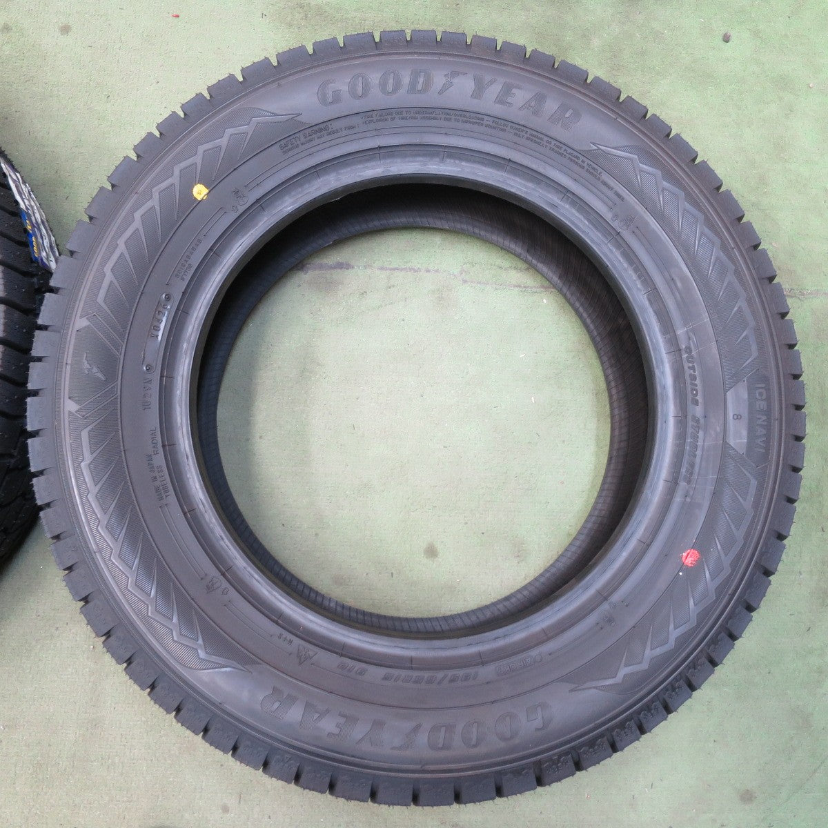 未使用！26年★スタッドレス 195/65R15 グッドイヤー アイスナビ8 タイヤ 15インチ プリウス ノア ヴォクシー ステップワゴン 等★6050603イスタ