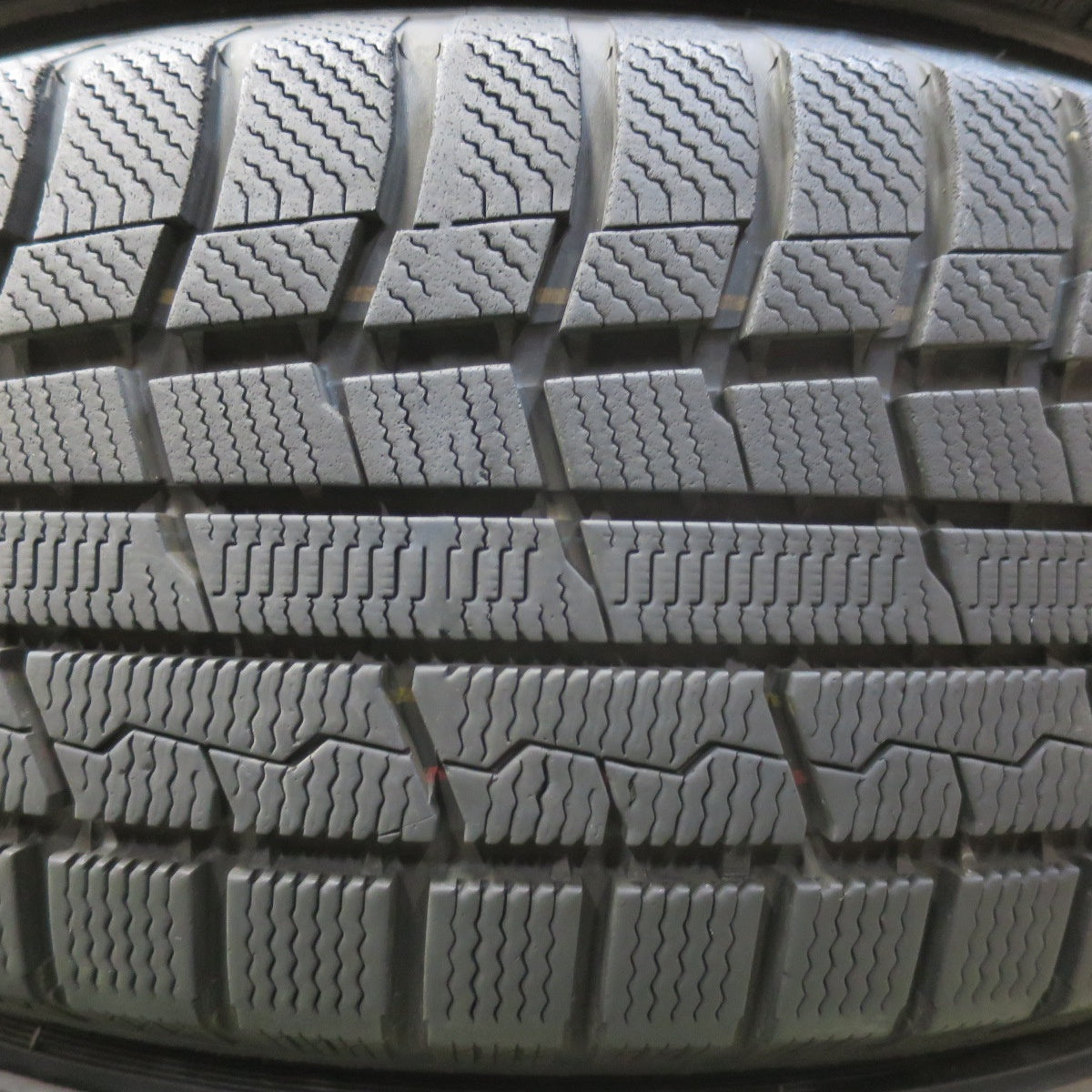 バリ溝！22年！キレイ！9.5分★スタッドレス 225/60R17 トーヨー ウインター トランパス TX QRASIZ VS6 KOSEI クレイシズ 17インチ PCD114.3/5H★5112802イス
