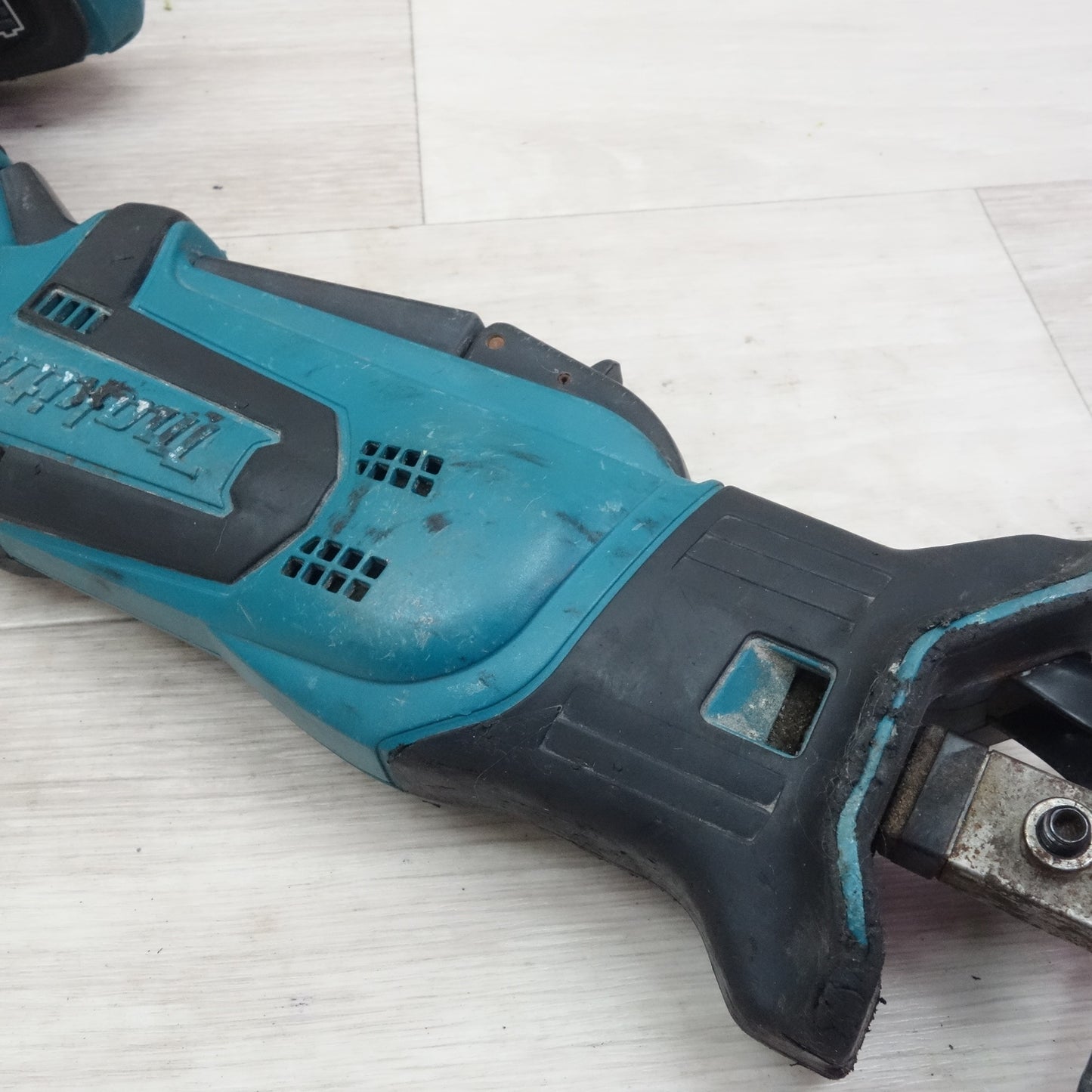 [送料無料] ☆マキタ 充電式 レシプロソー JR184D 電動 工具 セーバーソー セーバソー 電気 ノコギリ のこぎり☆