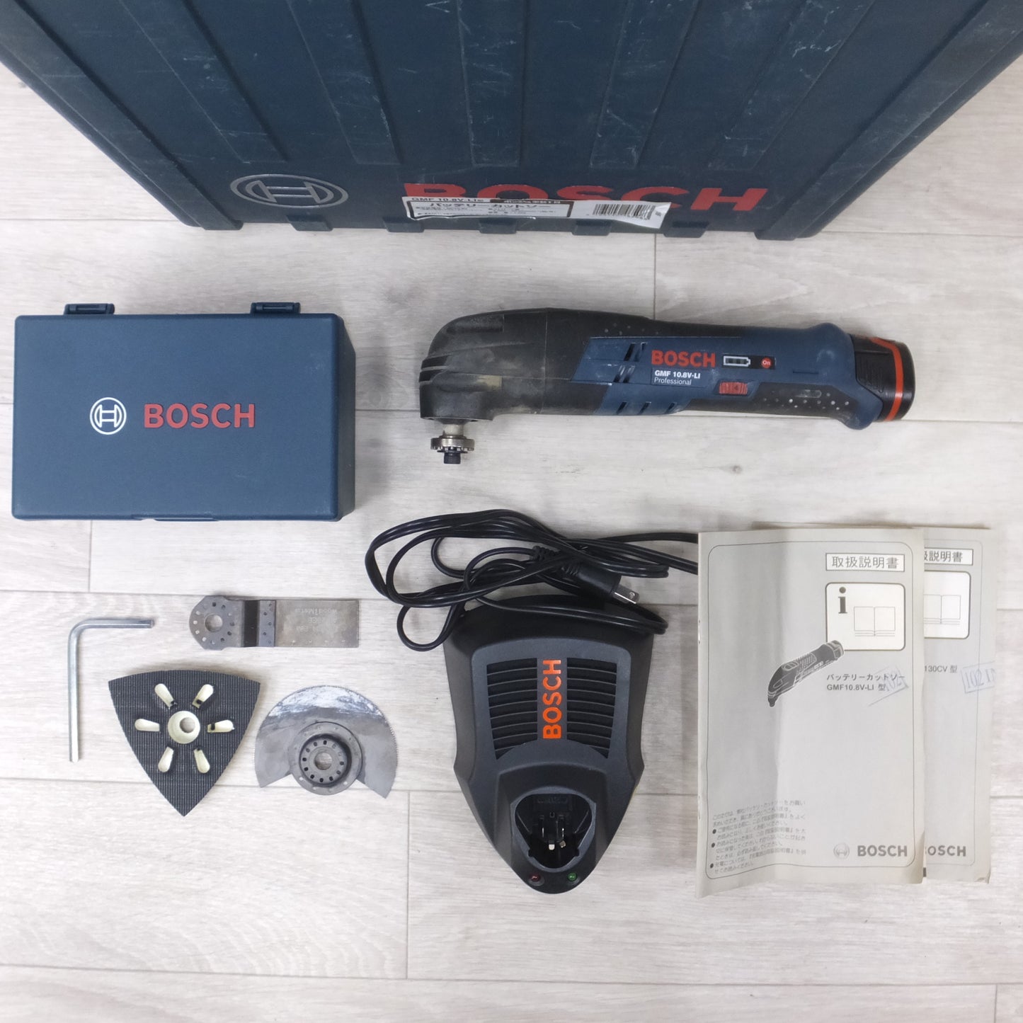 [送料無料] ◆ボッシュ BOSCH バッテリー カットソー GMF10.8V-LI 10.8V 1.3Ah マルチ ツール バッテリー 充電器 ケース付き 切断機 切断 剥離 サンディング 電動 工具◆