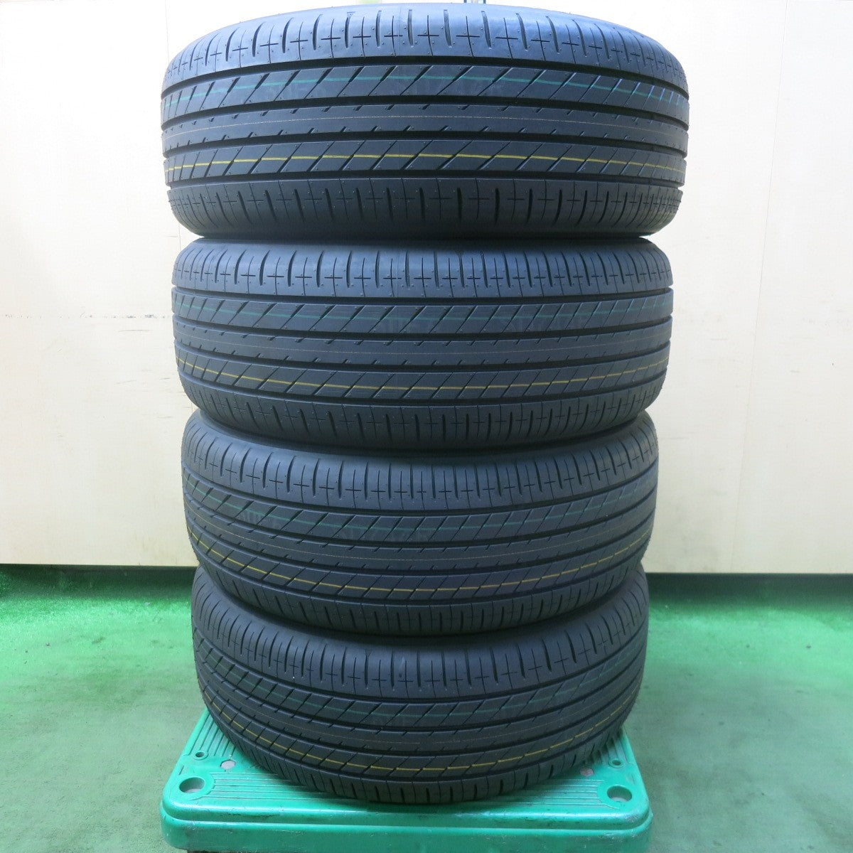新車外し！25年★205/55R17 トーヨー プロクセス R60 タイヤ 17インチ ノア ヴォクシー ステップワゴン キックス 等★5120107SKノタ