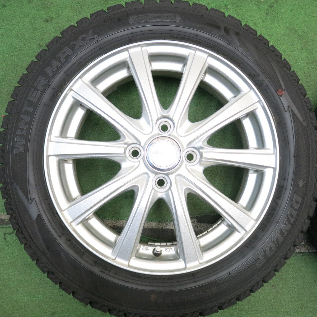 バリ溝！24年！キレイ！ほぼ10分★スタッドレス 165/65R15 ダンロップ ウインターマックス WM02 AZ Sports AZスポーツ 軽サイズ タフト 等 PCD100/4H★5081408HAス