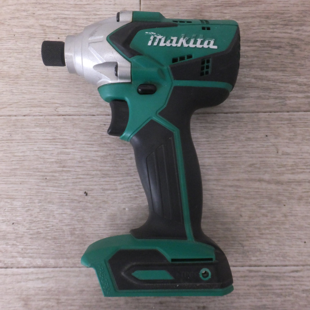 ★マキタ makita 充電式インパクトドライバ M697D 14.4V 本体のみ★