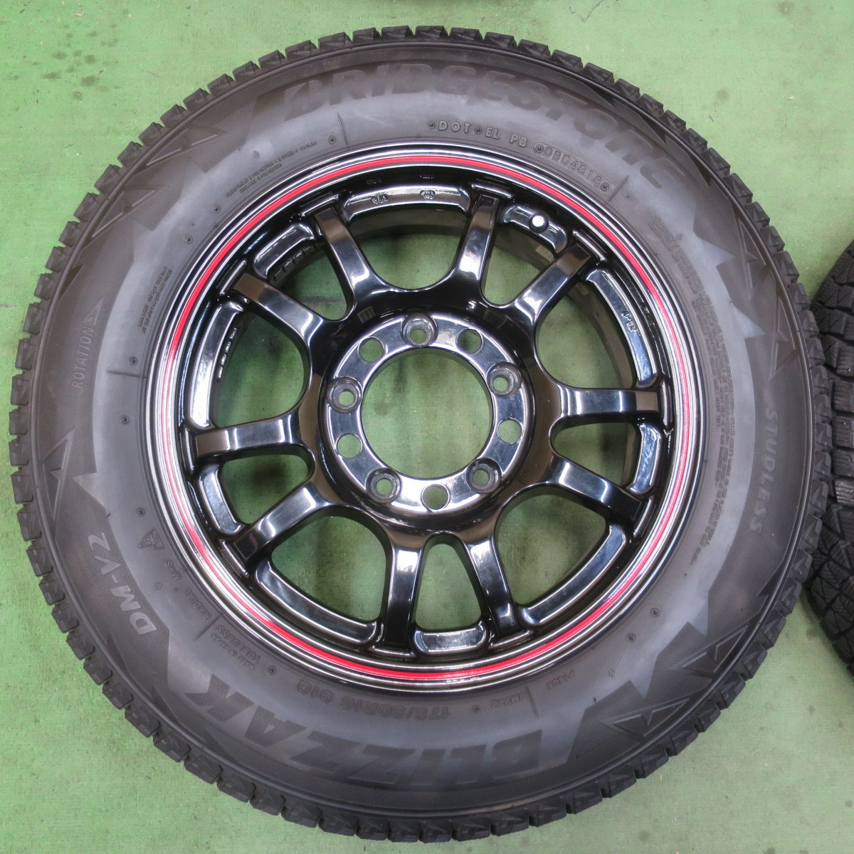 キレイ★ジムニー 等 5ZIGEN 5次元 175/80R16 スタッドレス ブリヂストン ブリザック DM-V2 16インチ PCD139.7/5H★6021013イス
