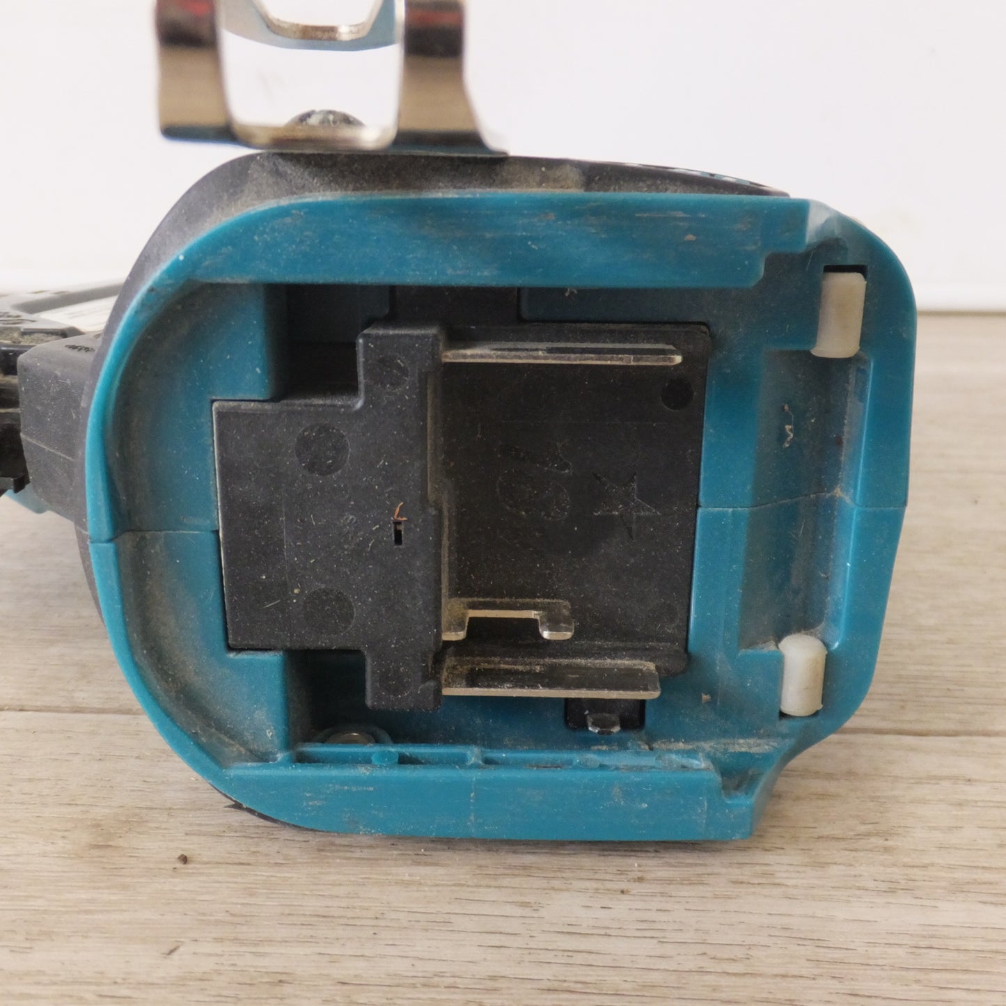 [送料無料] ジャンク★マキタ makita 充電式ピンタッカ PT353D 18V　使用ピンネイル 15 18 25 30 35mm　本体のみ★