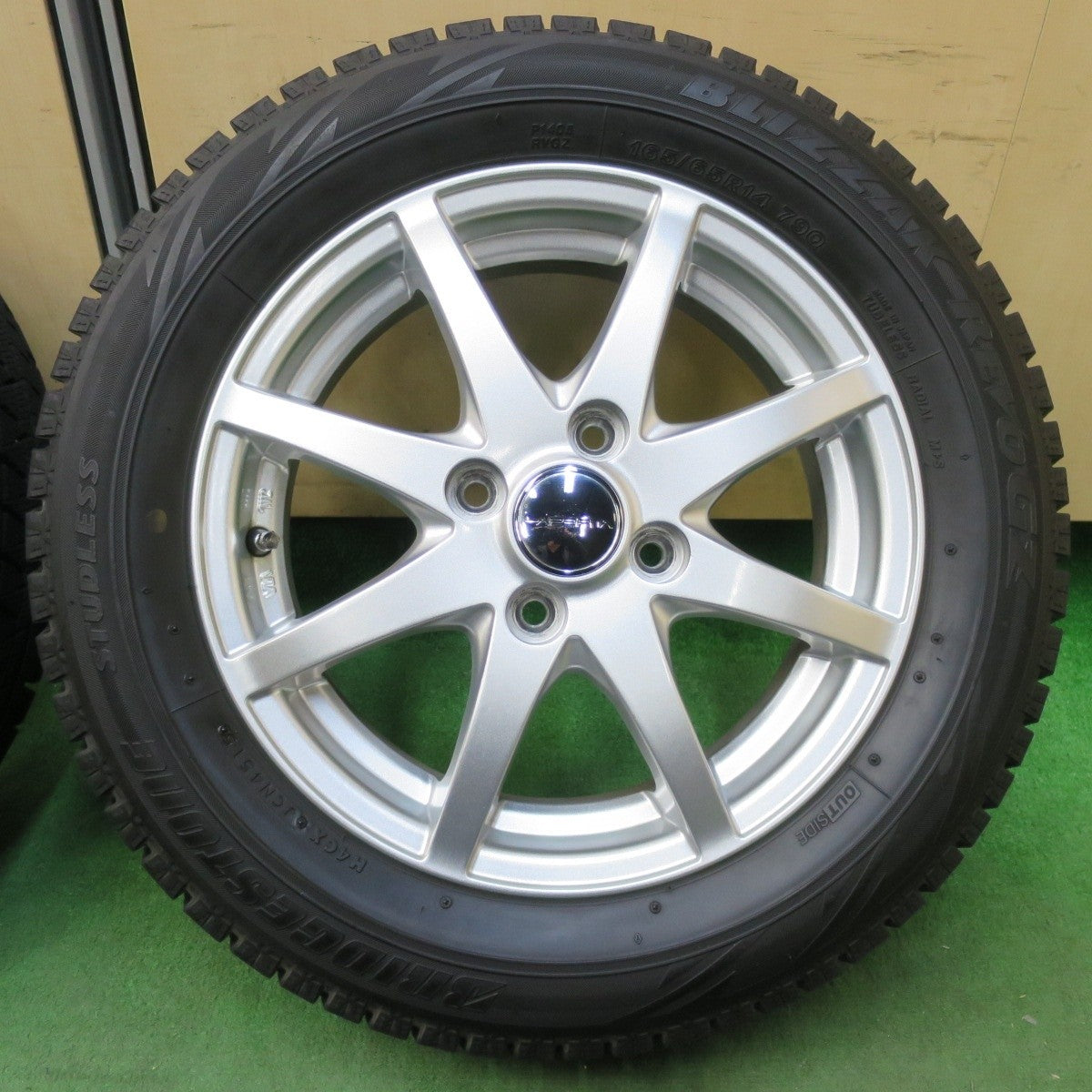 バリ溝！キレイ！8.5分★スタッドレス 165/65R14 ブリヂストン ブリザック REVO GZ LAPORTA ラポルタ 14インチ ソリオ ハスラー 等 PCD100/4H★5013101イス