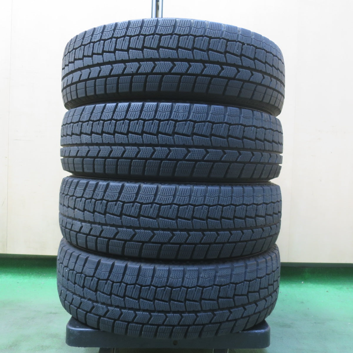 バリ溝！22年！9.5分◎スタッドレス 175/70R14 ダンロップ ウインターマックス WM02 タイヤ 14インチ ヤリス ヴィッツ アクシオ 等◎6083116イスタ