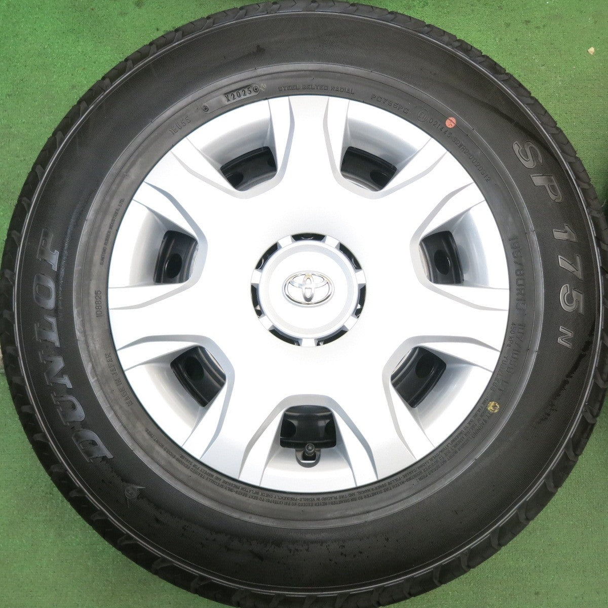 新車外し！25年★トヨタ 200系 ハイエース 純正 スチール 195/80R15 107/105S ダンロップ SP175N 15インチ PCD139.7/6H★5072703HAノ