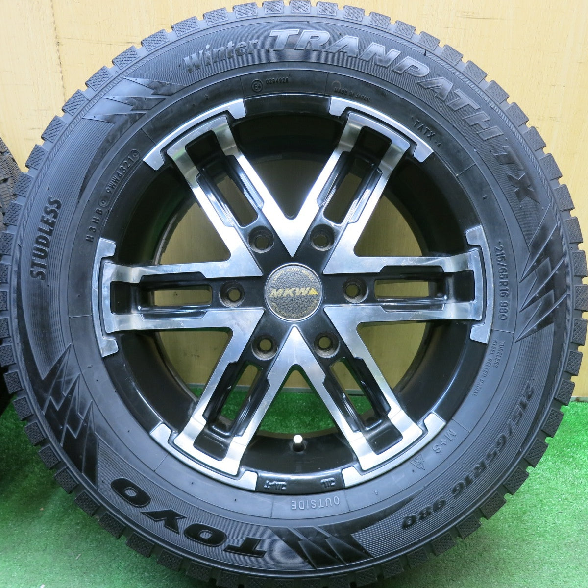 バリ溝！9.5分★スタッドレス 215/65R16 トーヨー ウインター トランパス TX MKW MK-55 16インチ PCD139.7/6H★6031404HAス