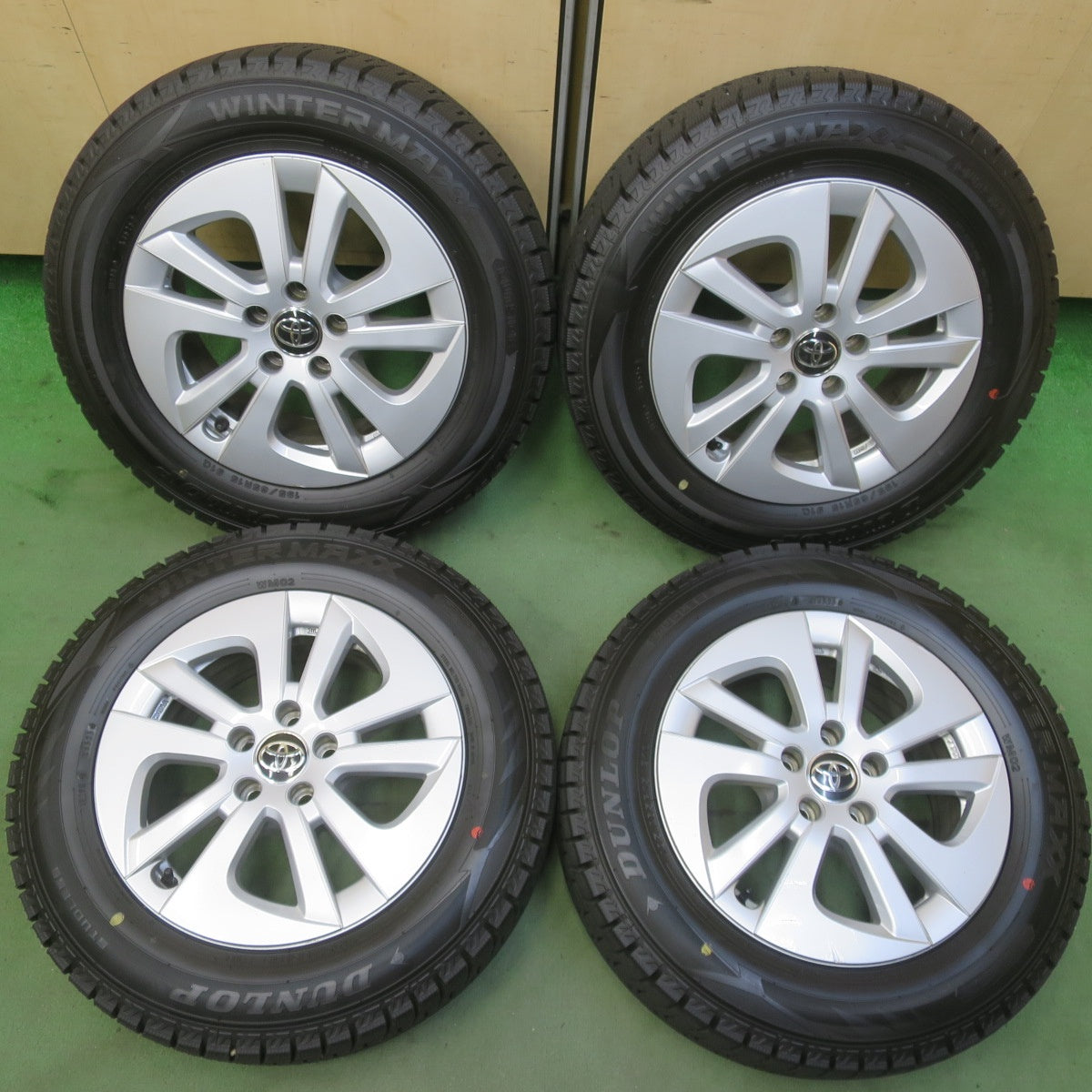 バリ溝！25年！9.5分◎トヨタ 50系 プリウス 純正 195/65R15 スタッドレス ダンロップ ウインターマックス WM02 15インチ PCD100/5H◎6082903イス