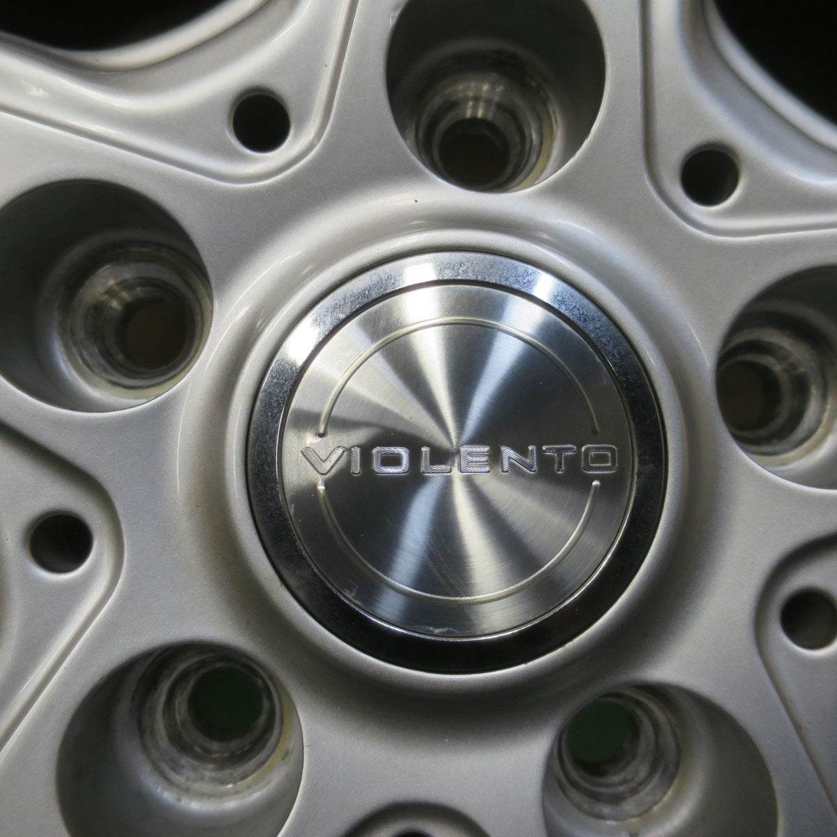 バリ溝！キレイ！9.5分★スタッドレス 195/65R15 ダンロップ ウインターマックス WM01 VIOLENTO ヴィオレント 15インチ PCD114.3/5H★6051305イス