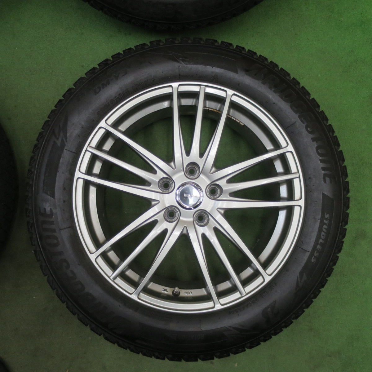 バリ溝！キレイ！9.5分★スタッドレス 225/60R18 ブリヂストン ブリザック DM-V3 ECO FORME SE-18 エコフォルム 18インチ PCD114.3/5H★6041403TTス