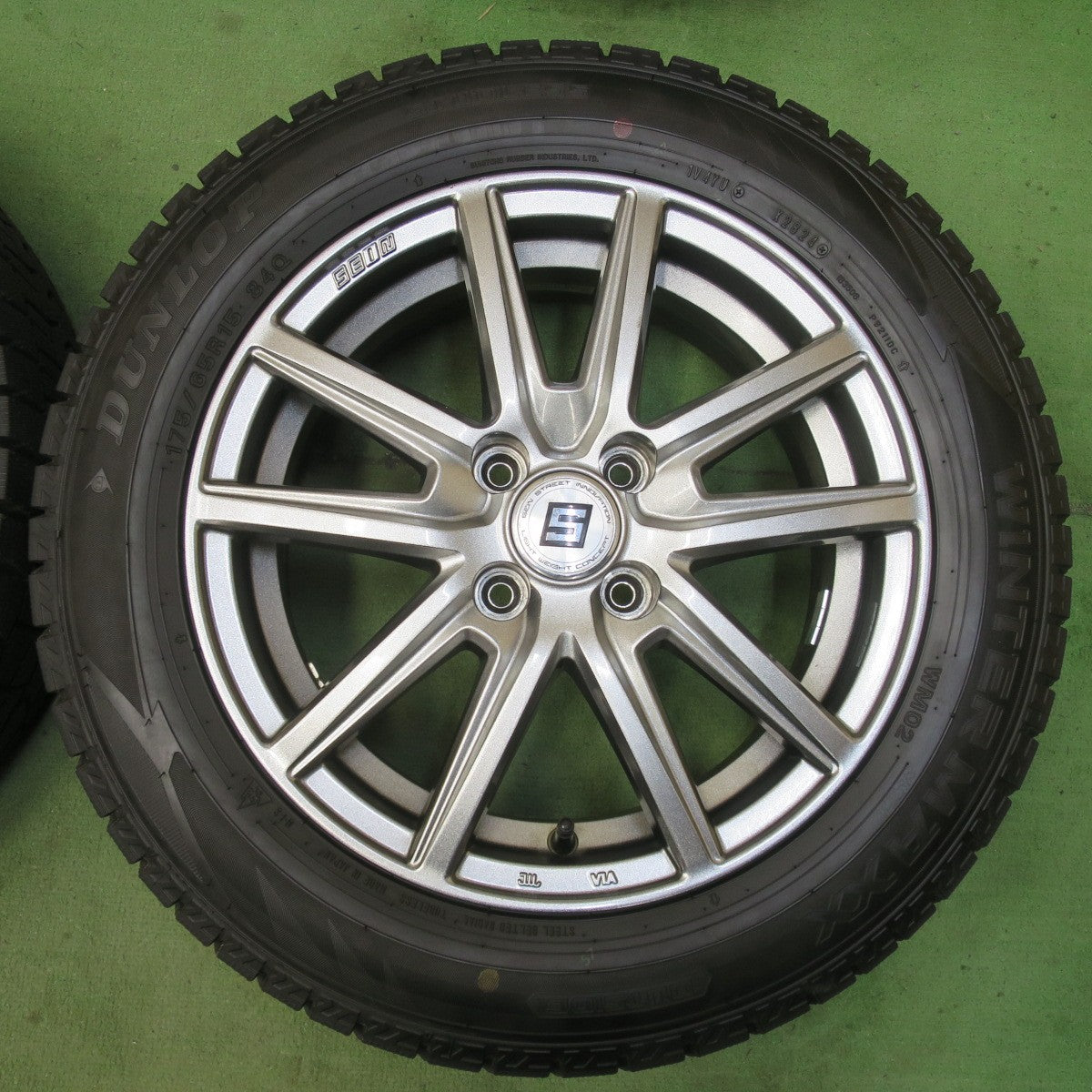バリ溝！24年！キレイ！ほぼ10分★スタッドレス 175/65R15 ダンロップ ウインターマックス WM02 SEIN SS ザイン 15インチ PCD100/4H★6033104イス