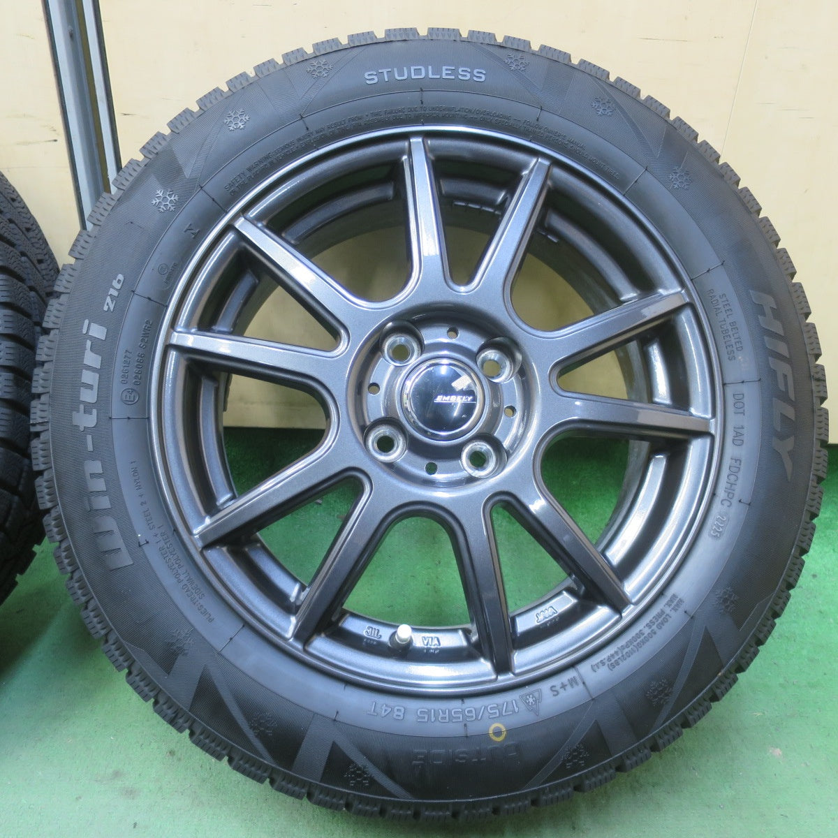 バリ溝！25年！キレイ！9.5分以上◎スタッドレス 175/65R15 ハイフライ Win-turi 216 EMBELY S10 エンベリー 15インチ PCD100/4H◎6093003イス