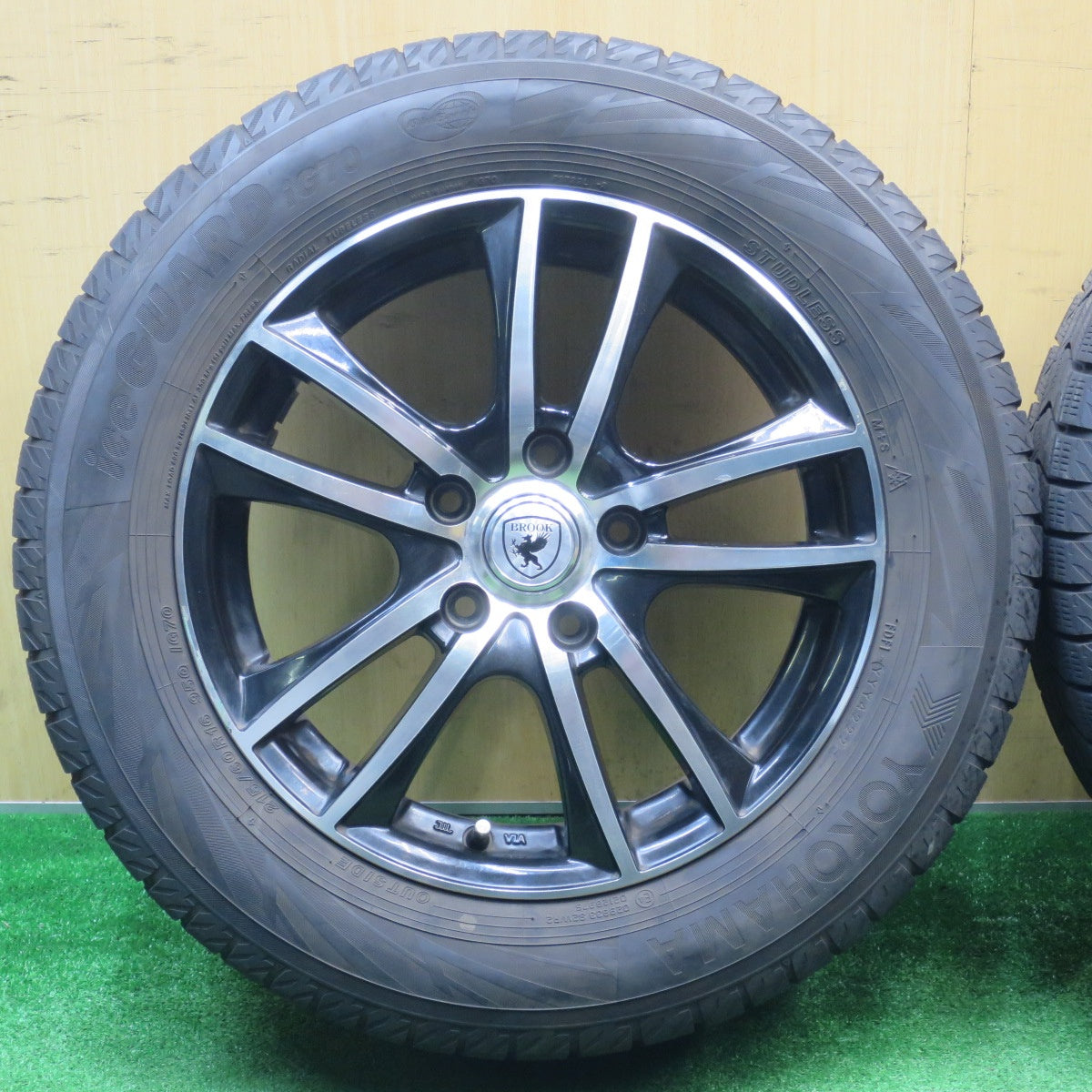 バリ溝！22年！9.5分★スタッドレス 215/60R16 ヨコハマ アイスガード iG70 BROOK ブルック 16インチ PCD114.3/5H★5112703NJス