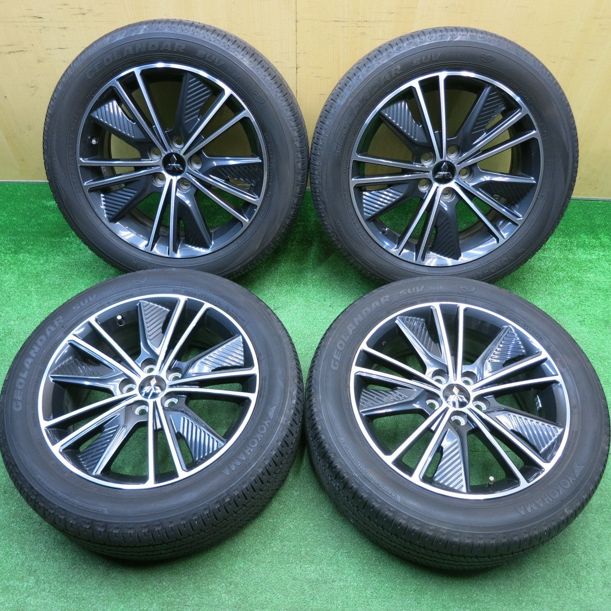 バリ溝！22年！キレイ！9.5分★三菱 デリカ D:5 アーバンギア 純正 225/55R18 ヨコハマ ジオランダー SUV G055 G055E 18インチ D5 PCD114.3/5H★5110805HAノ