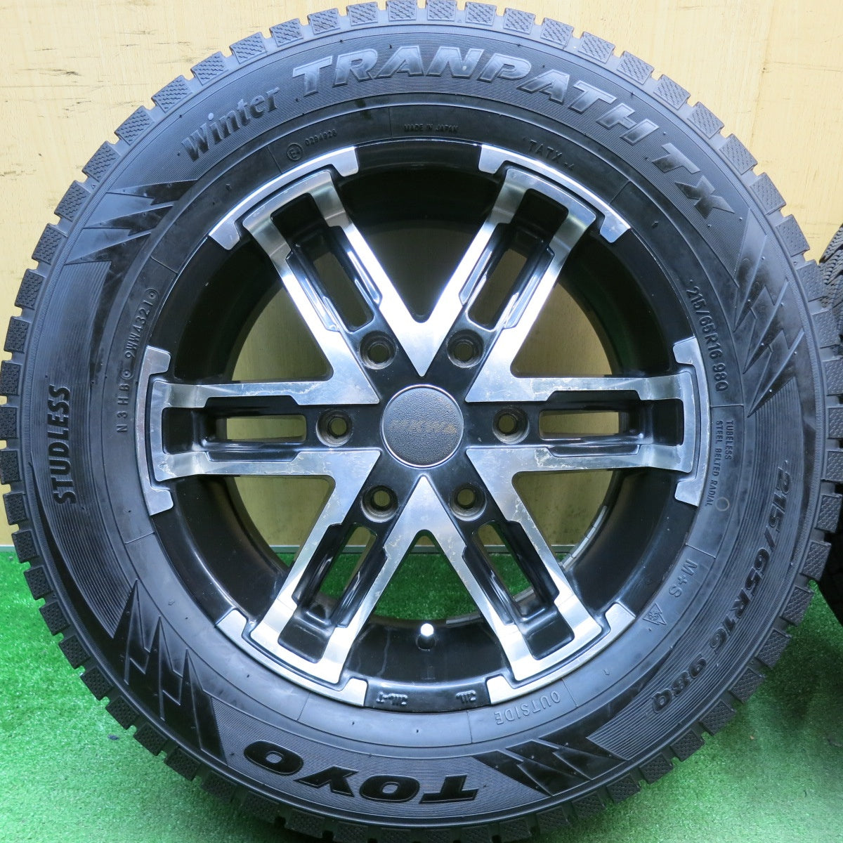 バリ溝！9.5分★スタッドレス 215/65R16 トーヨー ウインター トランパス TX MKW MK-55 16インチ PCD139.7/6H★6031404HAス