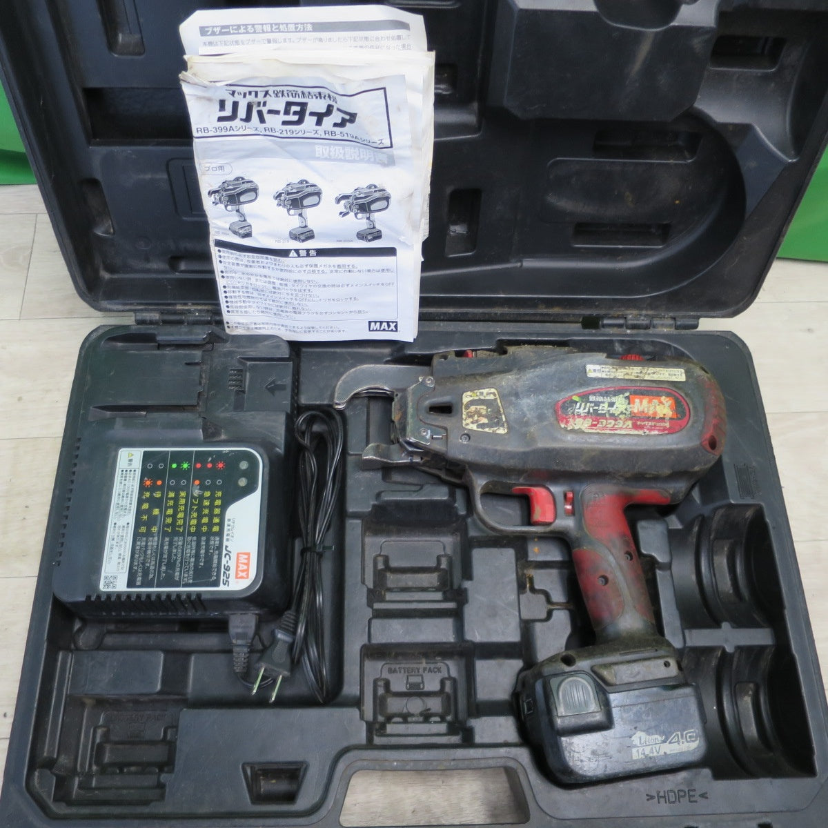 [送料無料] ☆マックス 鉄筋 結束機 リバータイア RB-399A-B2C/40A 充電器 バッテリー ケース付き エア 工具 現状品☆