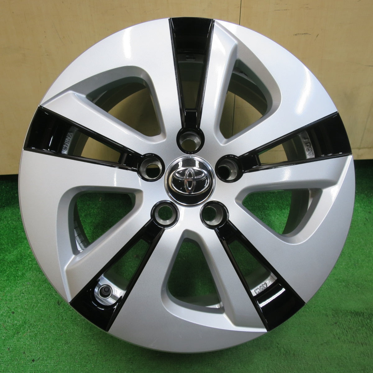 [送料無料] 新車外し★トヨタ 50系 プリウス Aグレード 純正 ホイール 15インチ 15×6.5J PCD100/5H★4102903イホ