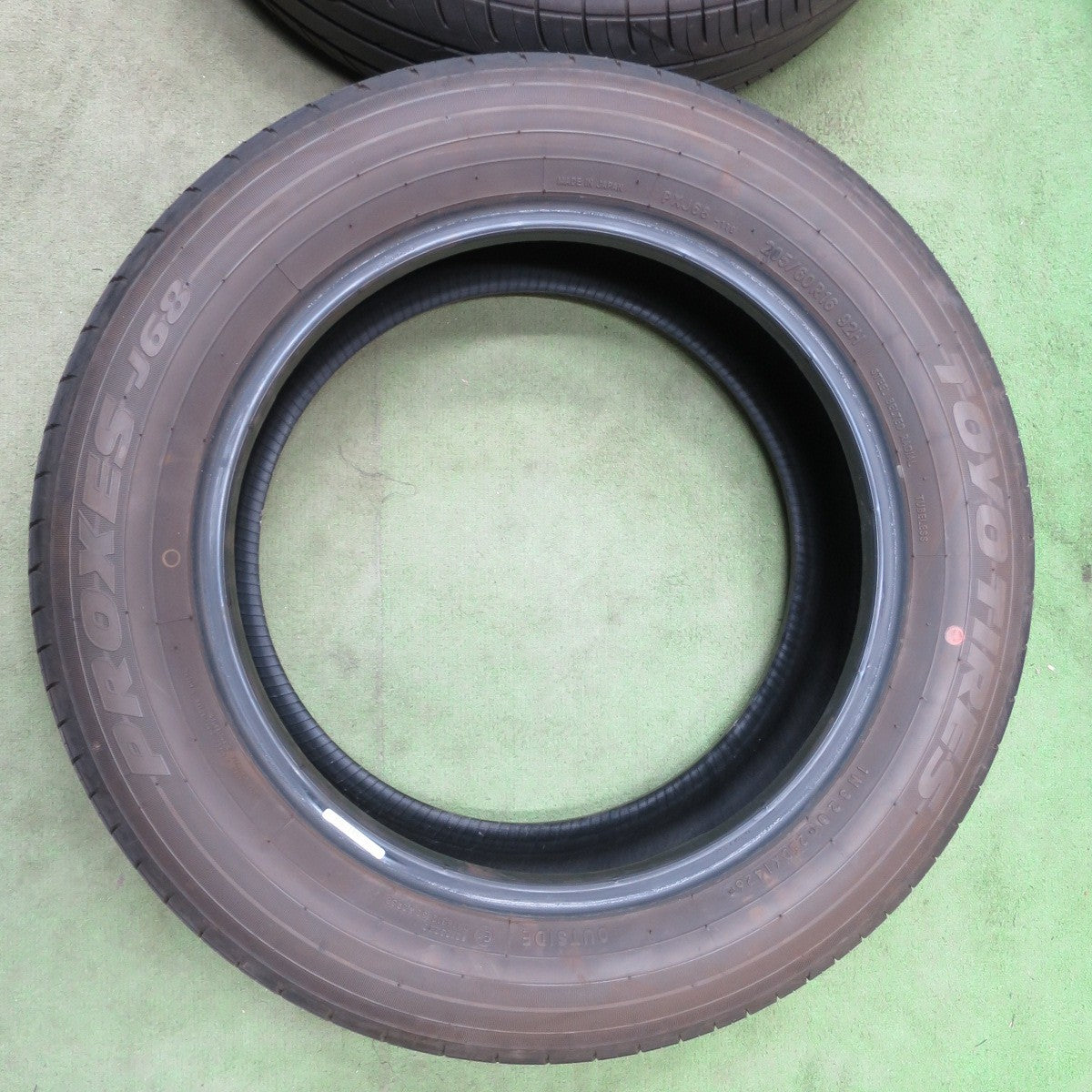 バリ溝！26年！8.5分◎205/60R16 トーヨー プロクセス J68 タイヤ 16インチ ノア ヴォクシー エスクァイア 等◎6101904NGノタ