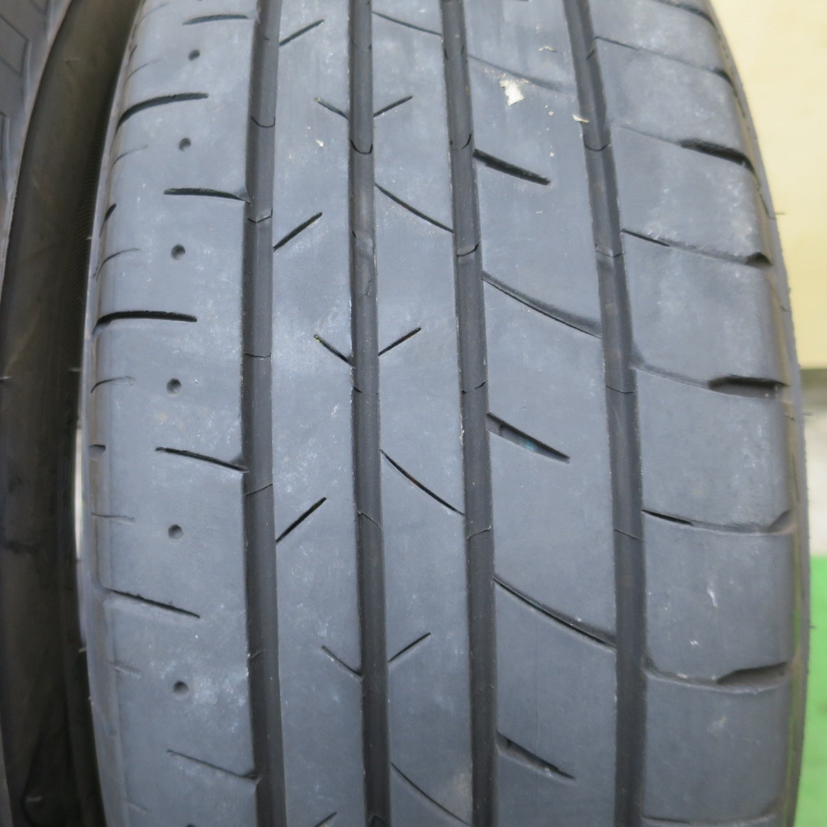 バリ溝！25年！9分！2本◎205/65R16 ブリヂストン トランザ ER33N タイヤ 16インチ アルファード エスティマ カムリ ヤリスクロス CR-V セレナ 等◎6091903NGノタ