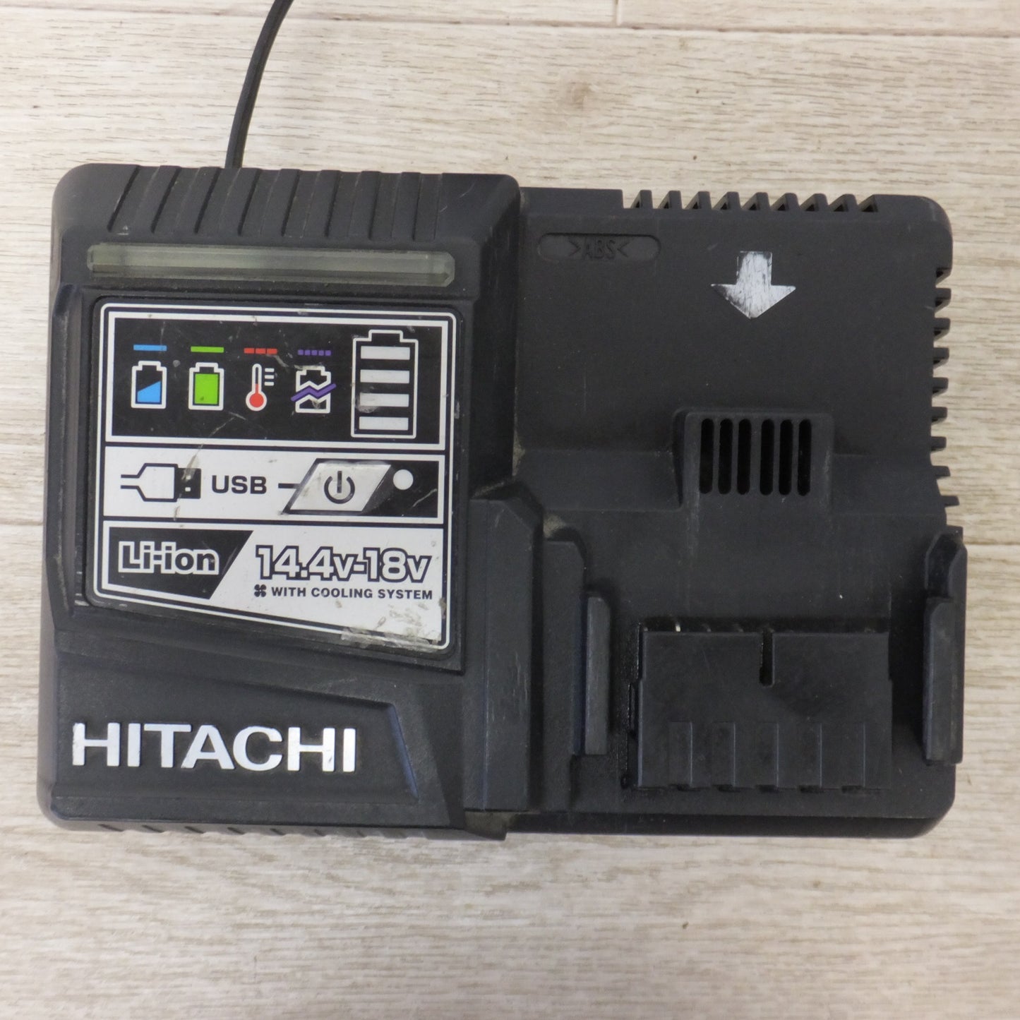[送料無料] ★日立 HITACHI 急速充電器 UC18YDL　入力 100V 50/60Hz 480VA　出力 DC18-14.4V 12A　USB端子 5V 2A★