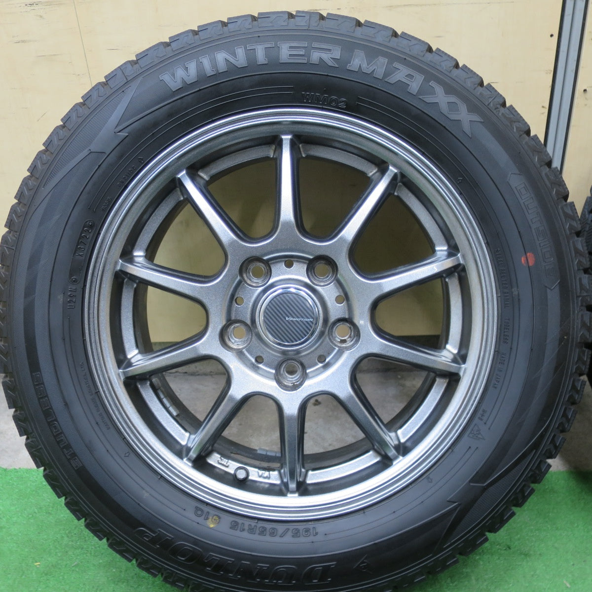 バリ溝！22年！キレイ！9.5分★スタッドレス 195/65R15 ダンロップ ウインターマックス WM02 VEMOTION Vエモーション 15インチ PCD114.3/5H★5051803TTス