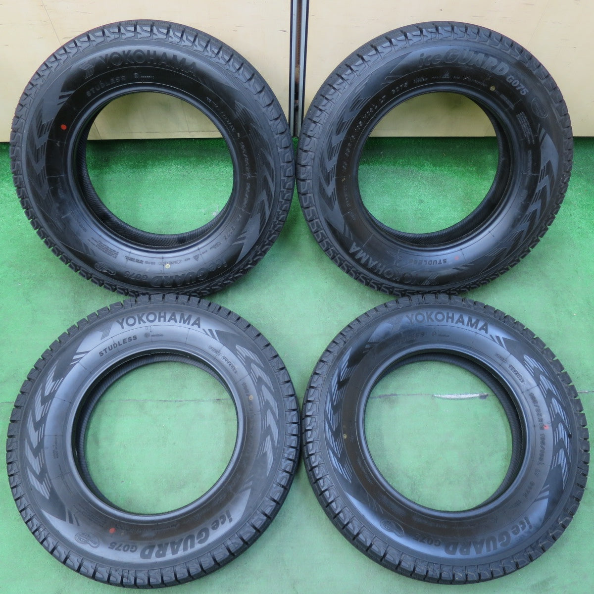 [送料無料] ほぼ未使用！22年！超バリ溝★ジムニー 等 185/85R16 105/103L スタッドレス ヨコハマ アイスガード G075 タイヤ 16インチ★4120907イスタ