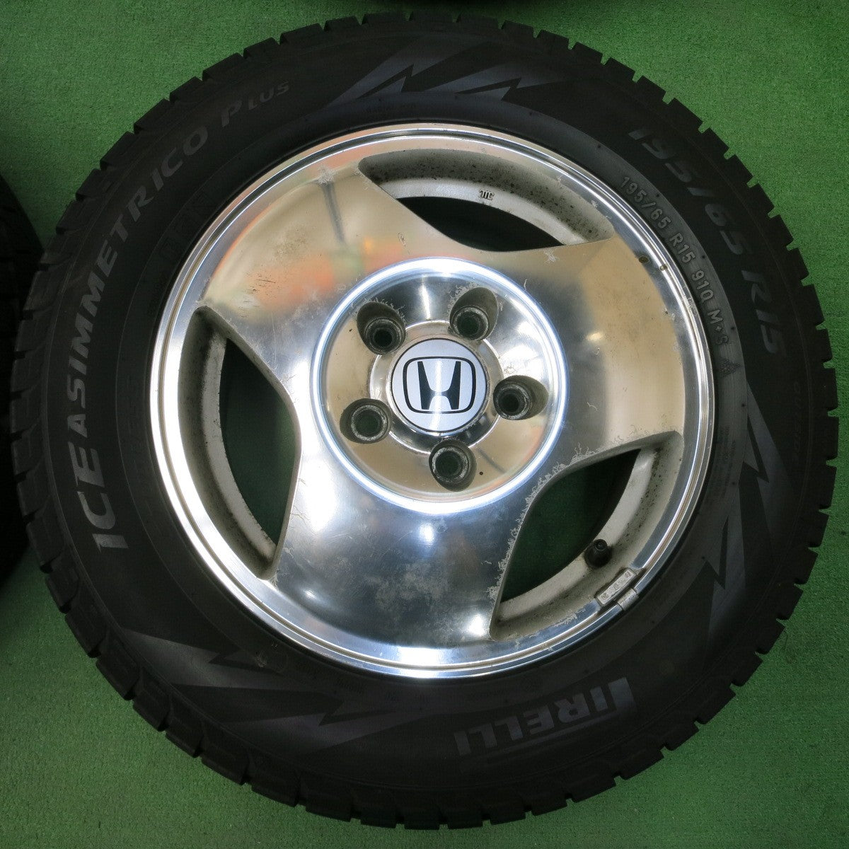 *送料無料* バリ溝！9.5分以上★ホンダ ステップワゴン 純正 195/65R15 スタッドレス ピレリ アイスアシンメトリコ プラス PCD114.3/5H★4041002イス
