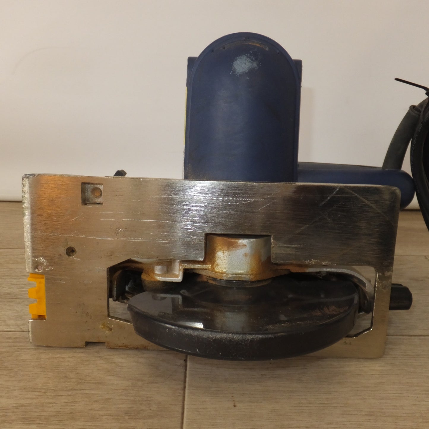 [送料無料] ★高儀 アースマン EARTH MAN 電気丸のこ ECS-147　100V 50/60Hz 550W★